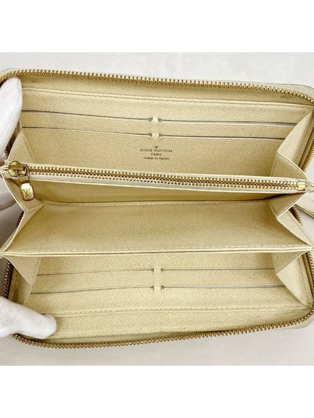 Louis Vuitton Wallet Damier Azur Zippy White